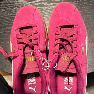 Puma Women's Fuchsia Sneakers